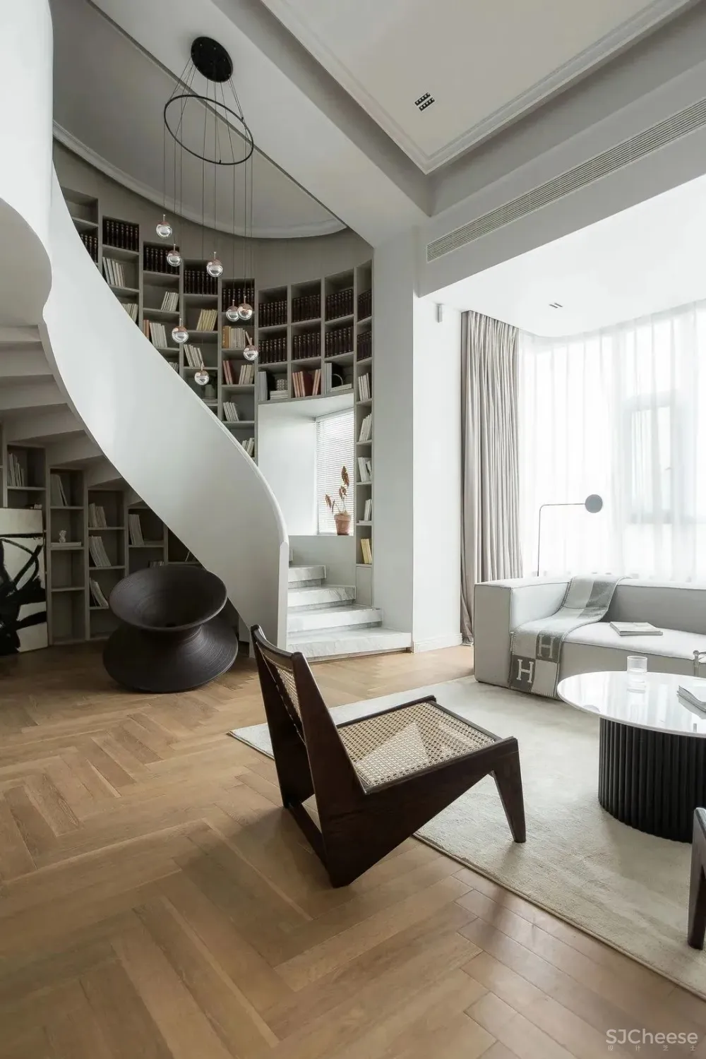 175㎡“职住一体”的家,旋转楼梯融入法式风情,装出大宅气度 吾隅设计