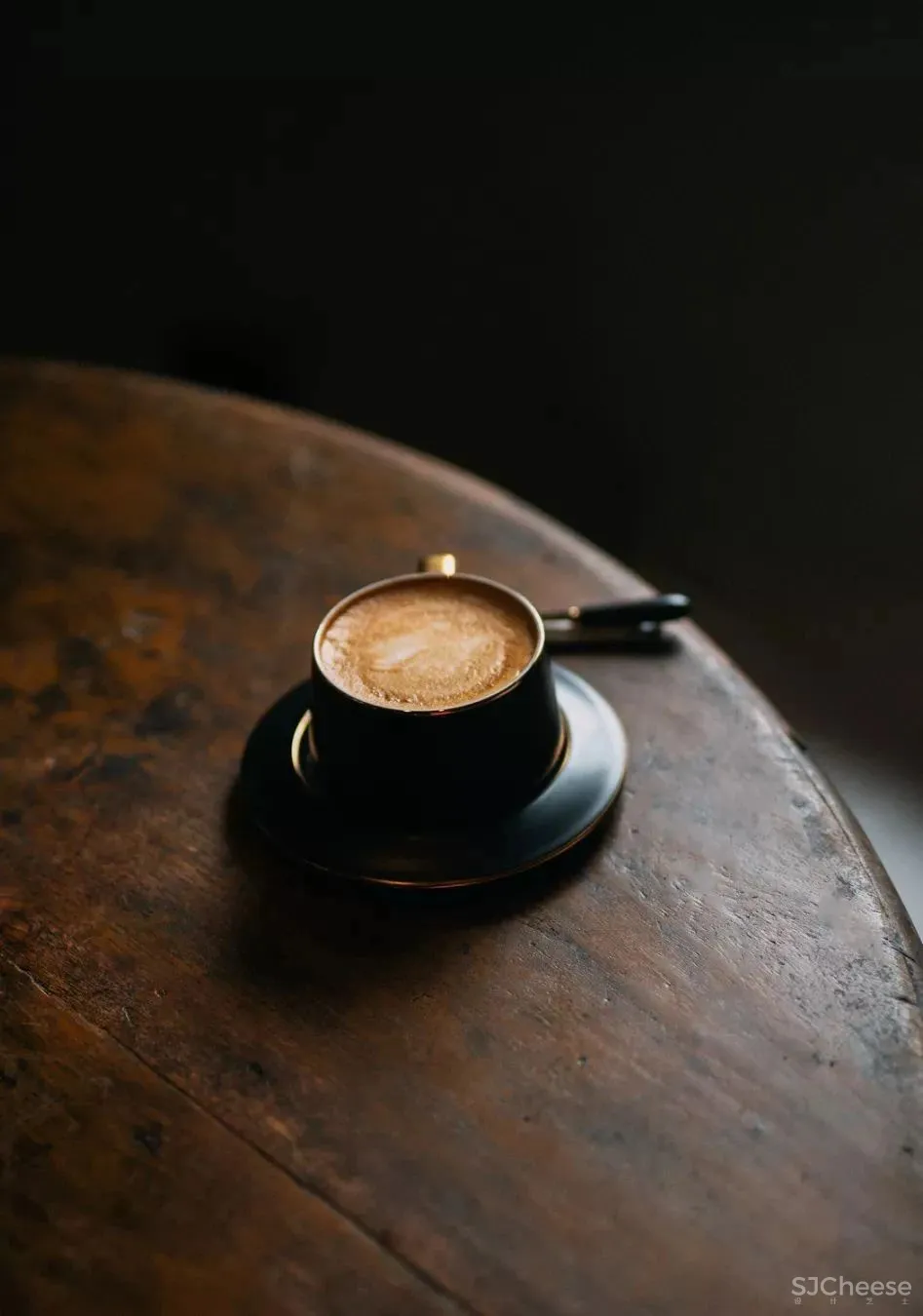 谢柯-既下山·重庆生活的复杂和冲突,都在这间院落“缴械投降”!