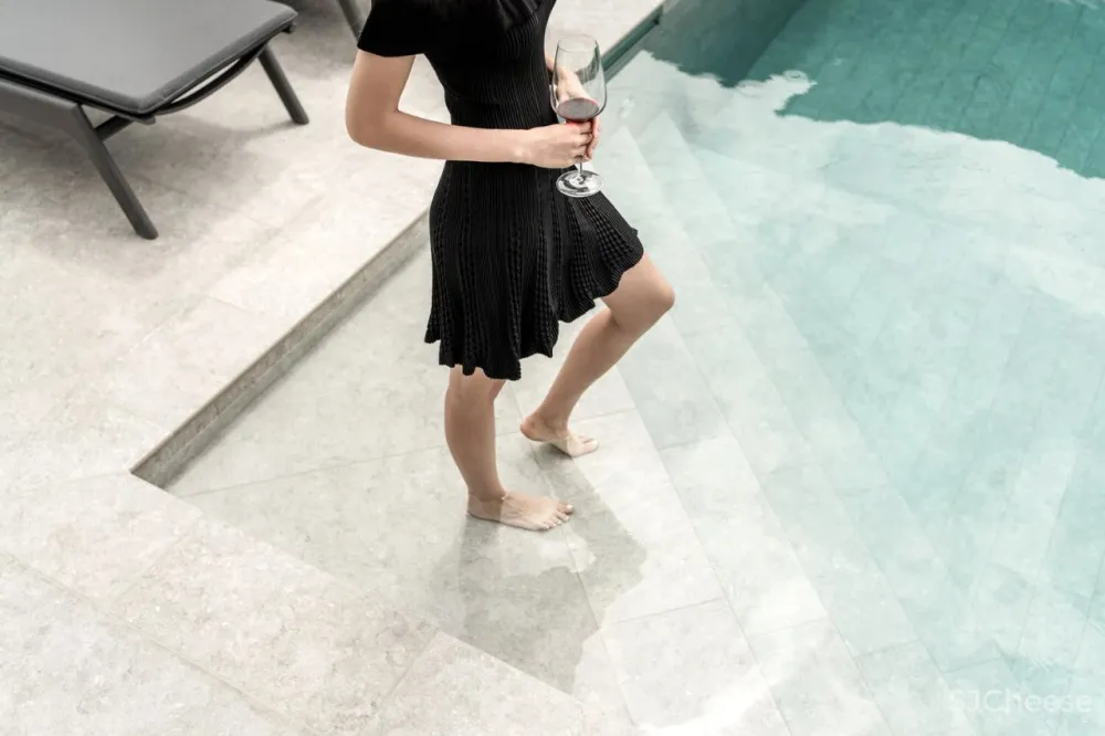 打破常规的房子,屋顶加个仰角引光入室,这样的自建房太有创意了!