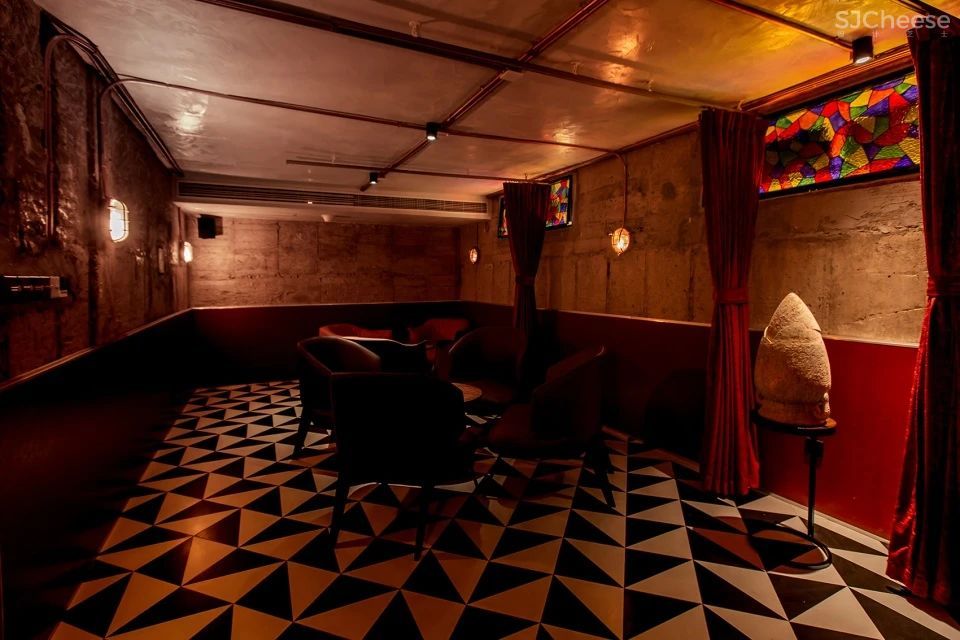 营造神秘与尊贵的消费体验 Whisper酒吧 低态建筑