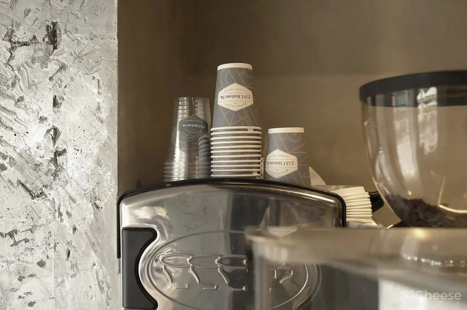 一间开放式的街边店