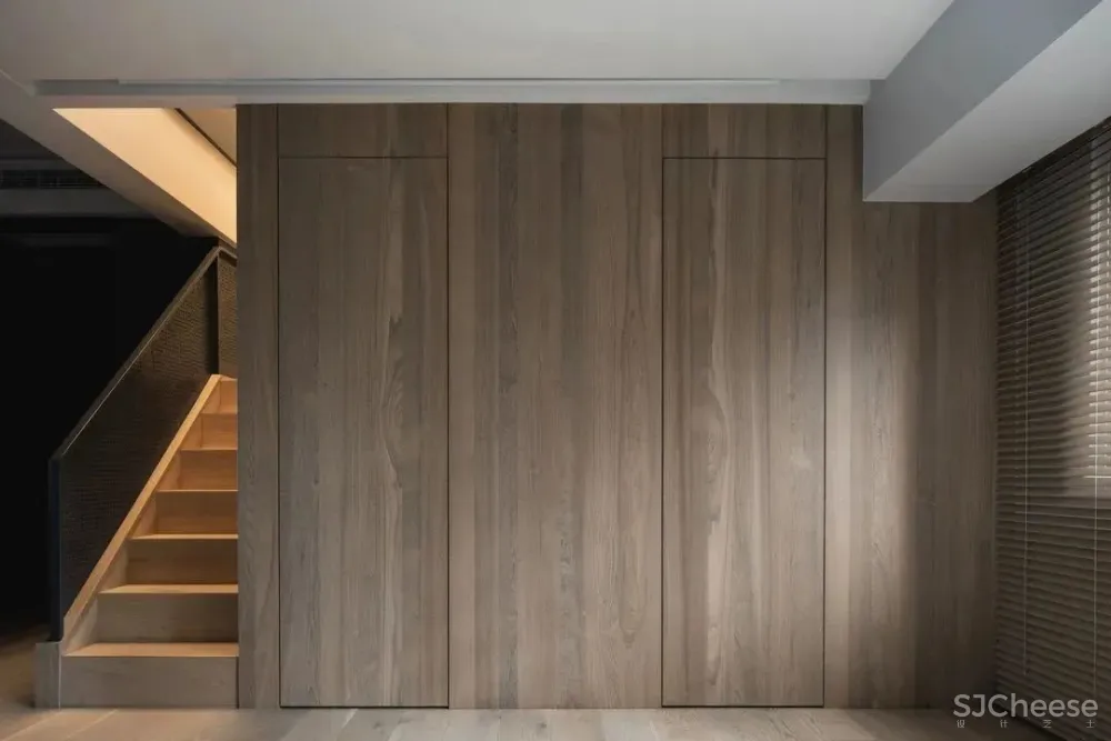 拆除楼梯隔墙,卧室并入客厅,117㎡暗室变身质感慵懒家 未見空间美学