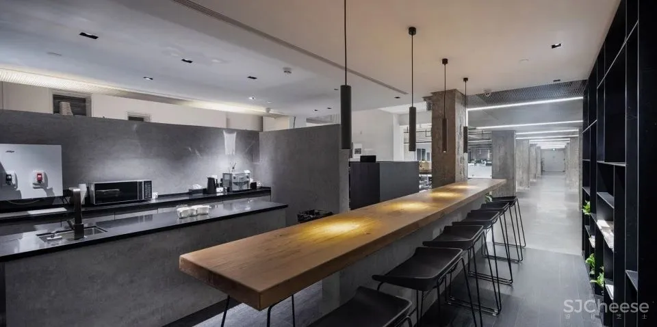 生长的黑盒子 办公空间改造设计