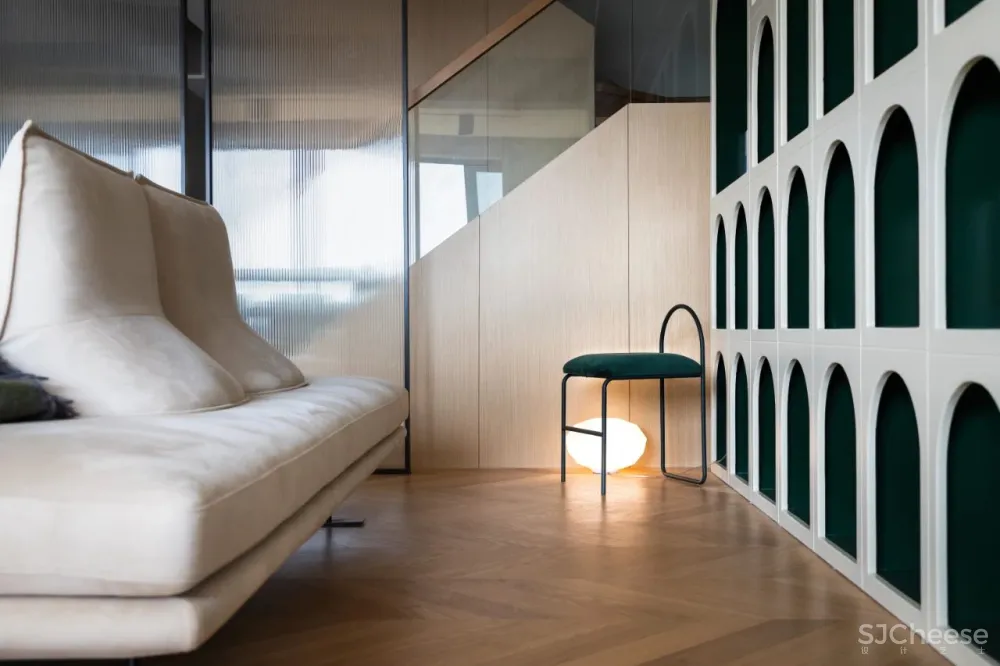 160㎡复式住宅，黑白灰 原木，打造素雅治愈的慢生活空间