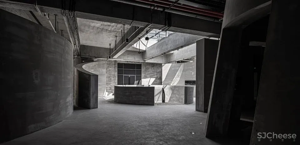 “光影”与“酒香”的交汇 石斛酒博物馆