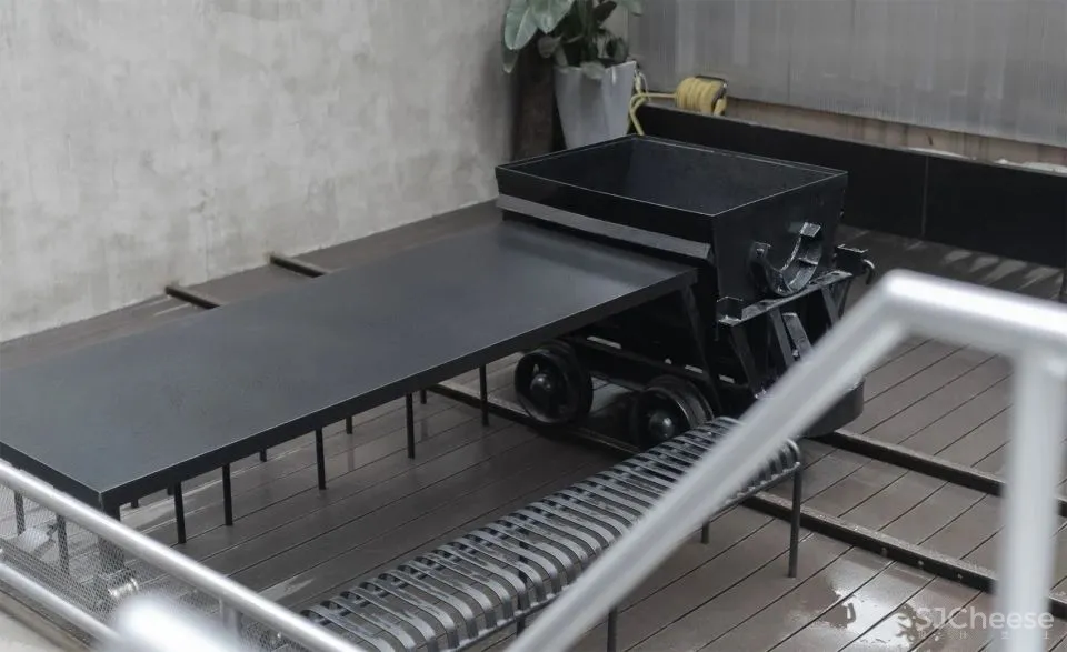 在矿井中发掘有趣的事物 武汉 COZMINE线下集合店 外物 WHY WOULD