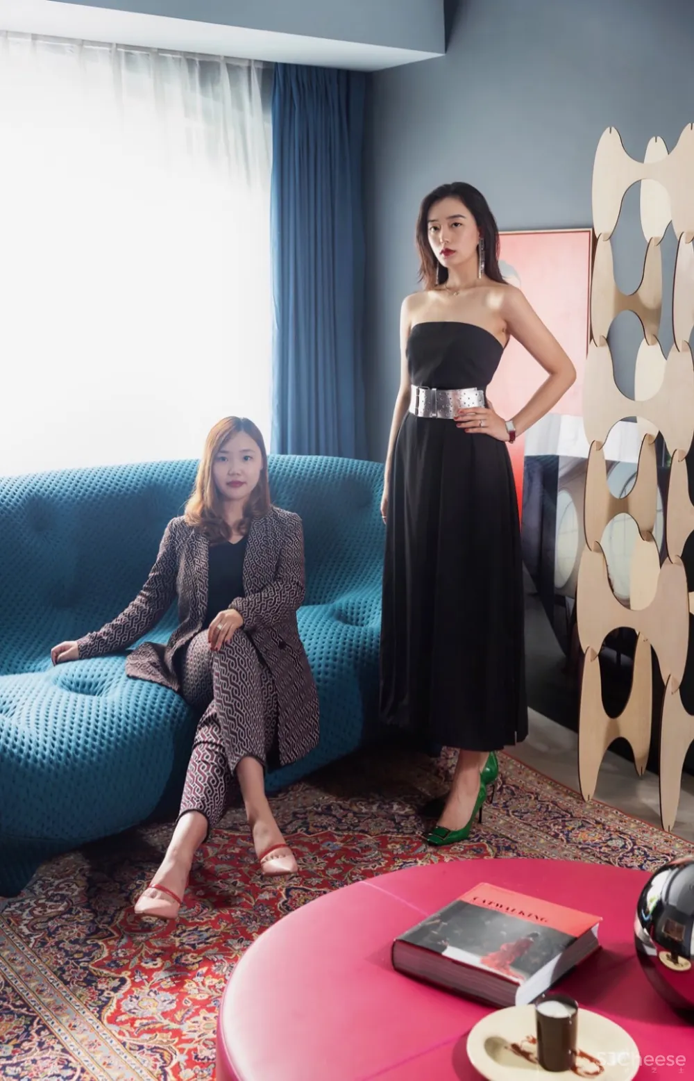 满满艺术复古风,她的家装扮得戏剧感十足!