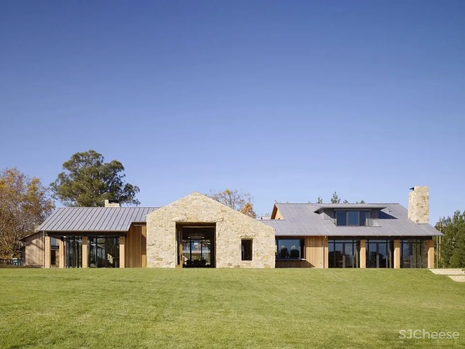 多样且互补的室内外生活体验 Mountain Wood乡村住宅 Walker Warner Architects