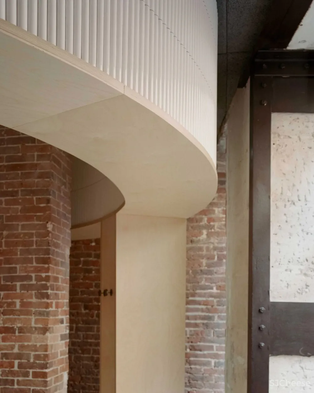 Neri＆Hu在巴黎餐厅Papi中保留了陈旧的细节