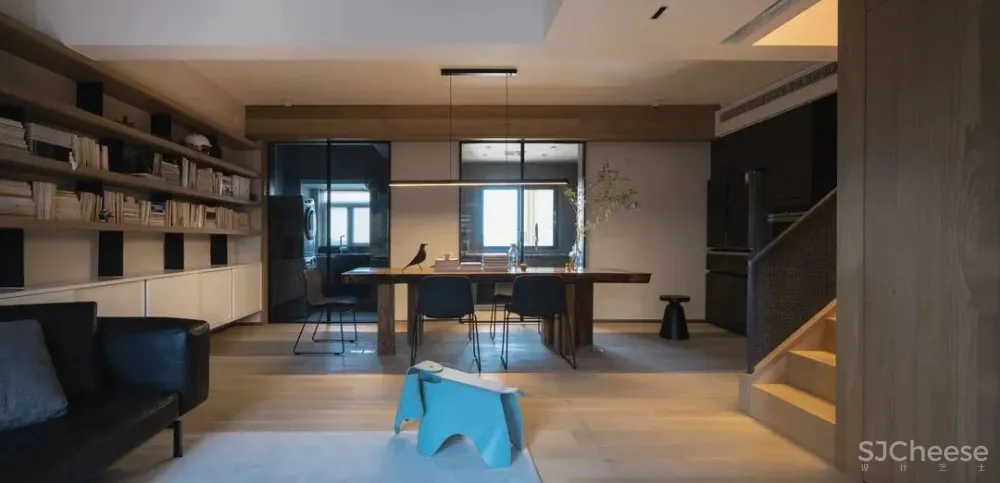 拆除楼梯隔墙,卧室并入客厅,117㎡暗室变身质感慵懒家 未見空间美学