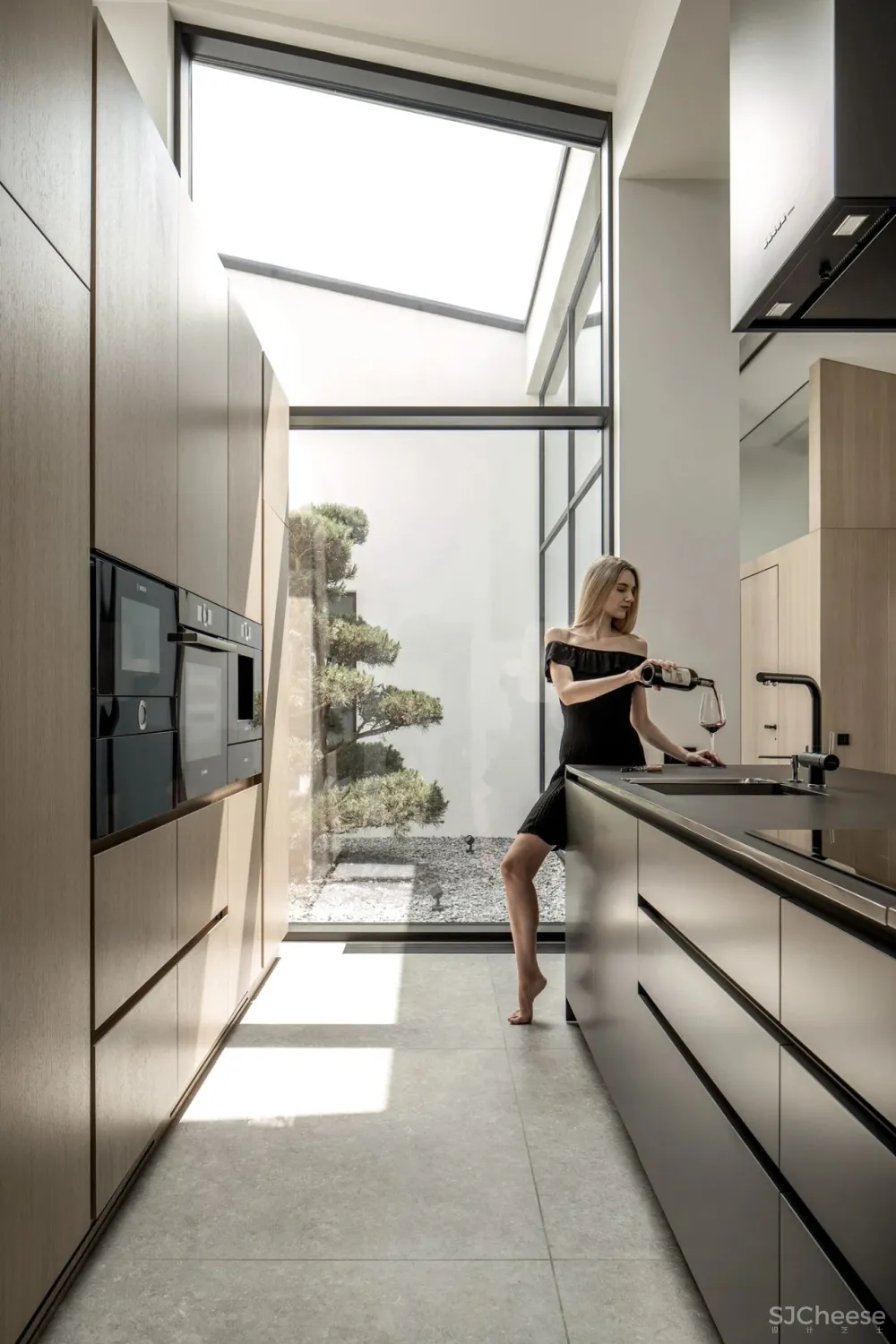 打破常规的房子,屋顶加个仰角引光入室,这样的自建房太有创意了!