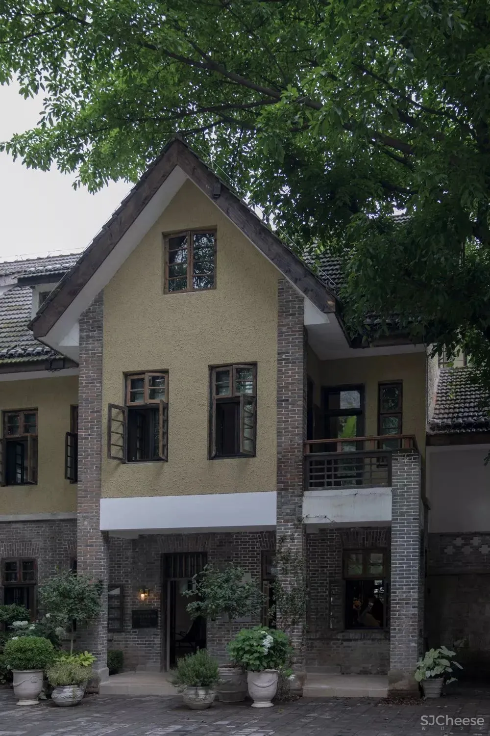 谢柯-既下山·重庆生活的复杂和冲突,都在这间院落“缴械投降”!