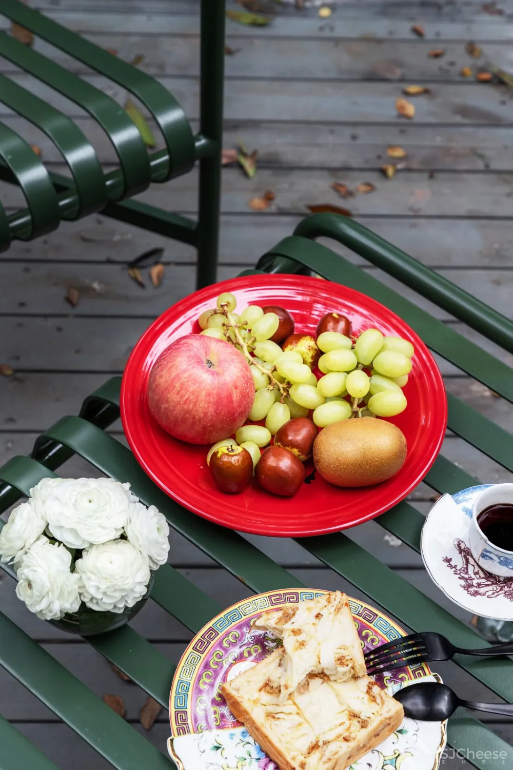 满满艺术复古风,她的家装扮得戏剧感十足!
