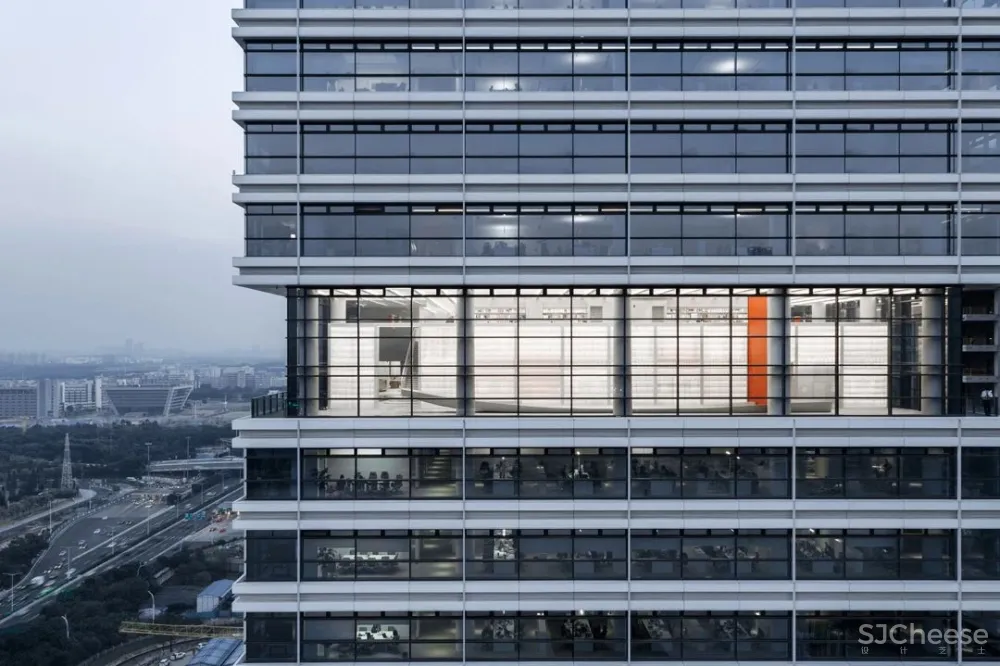 俞挺在广州高空创造出「抽象的港口城市」:一处让人大彻大悟的图书馆