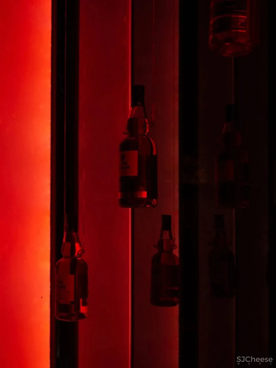 营造神秘与尊贵的消费体验 Whisper酒吧 低态建筑