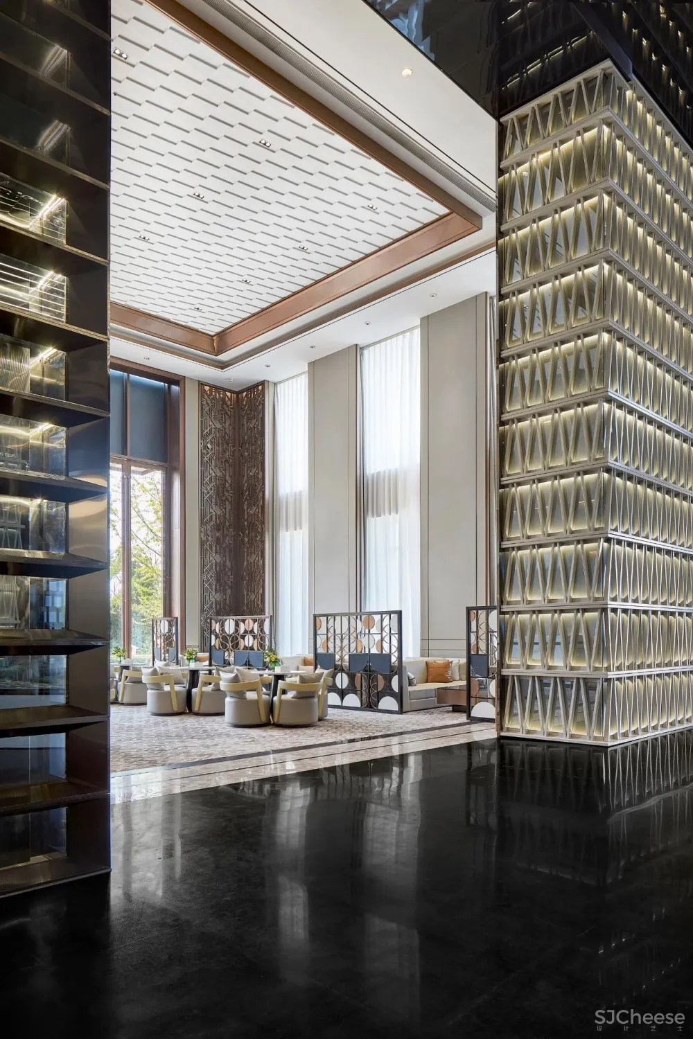 在镜像世界中寻找自己【绿地金茂国际金融中心售楼处】