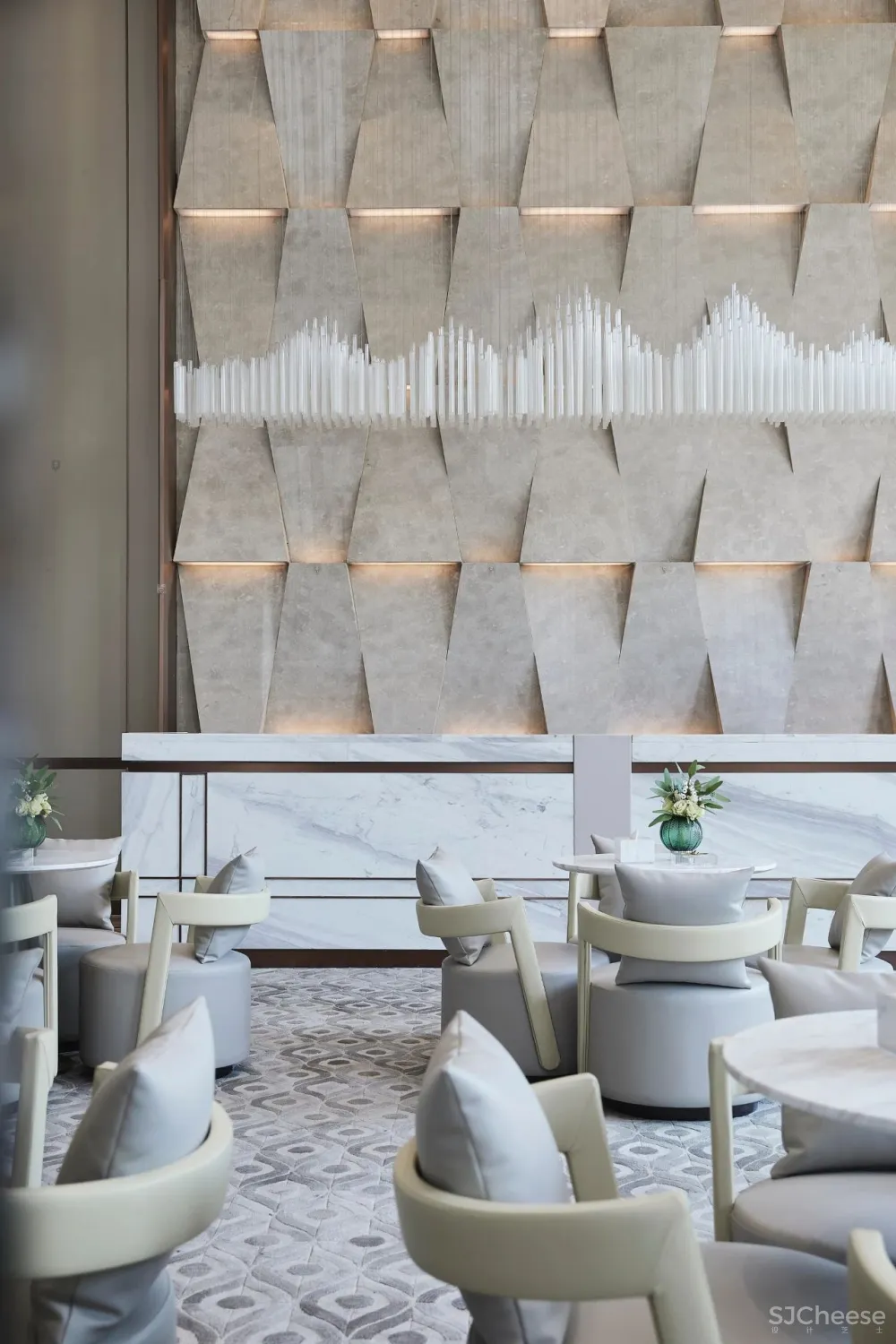 在镜像世界中寻找自己【绿地金茂国际金融中心售楼处】