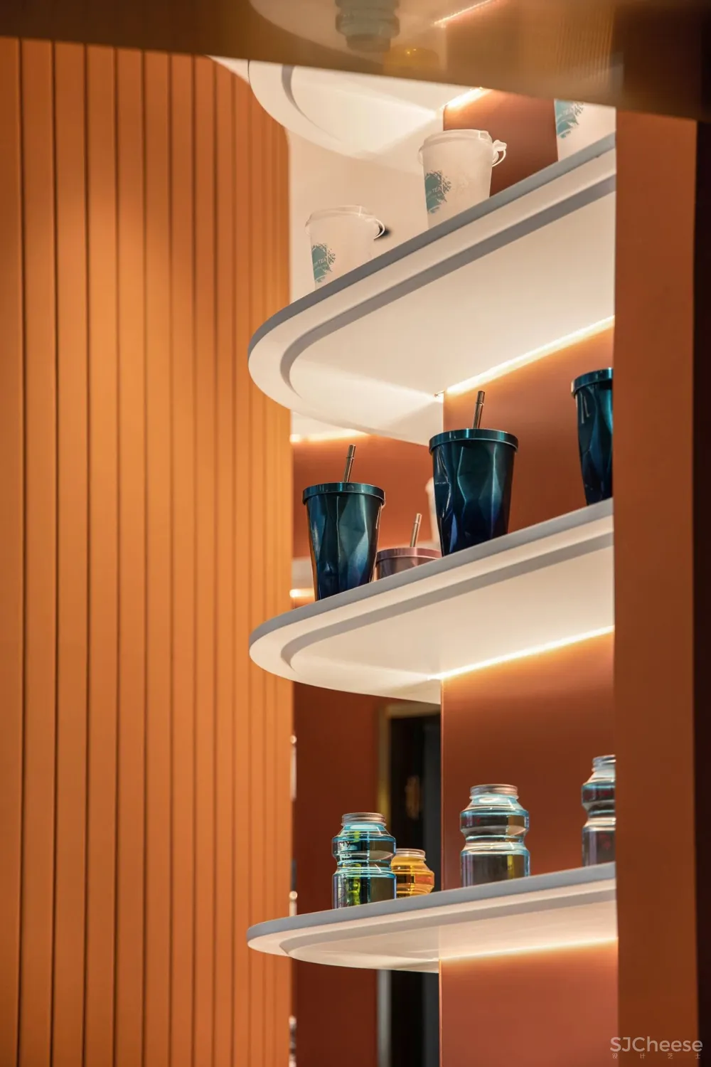 CLV×万科：色彩梦幻联动，打造都市中的“天真避难所”!