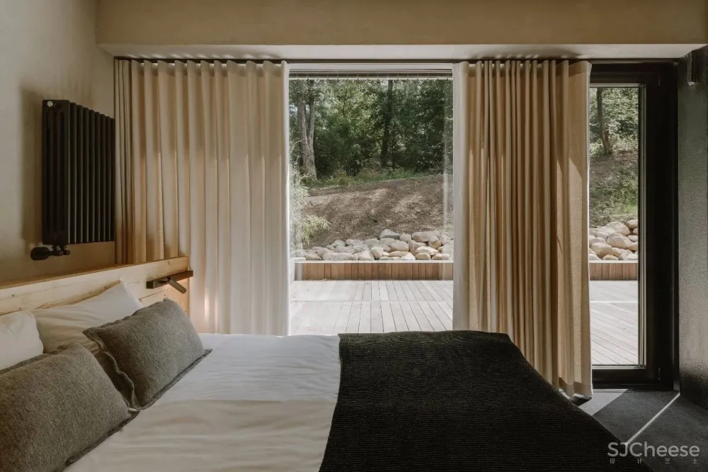 混凝土加木结构的公寓式民宿,混搭乡建必有亮点!