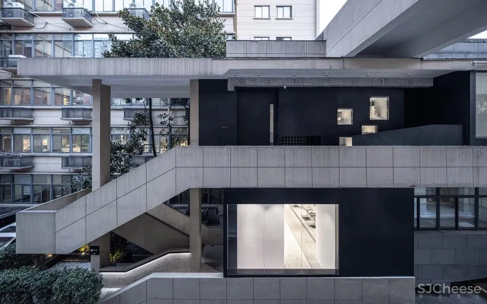 生长的黑盒子 办公空间改造设计