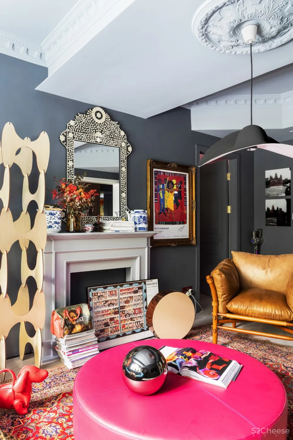 满满艺术复古风,她的家装扮得戏剧感十足!