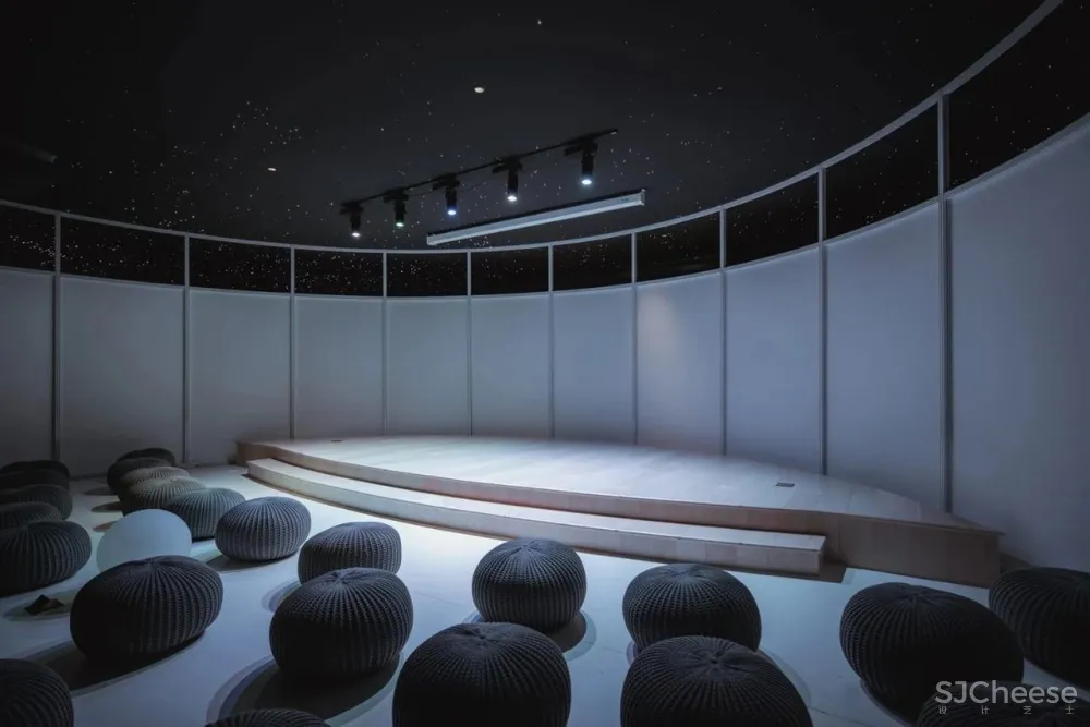 漫步云海诗意儿童餐厅