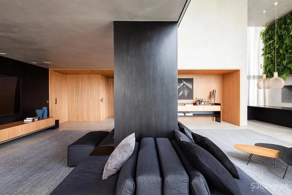 冷硬做底,温暖辅助,木条绿植一相逢,便胜却人间无数