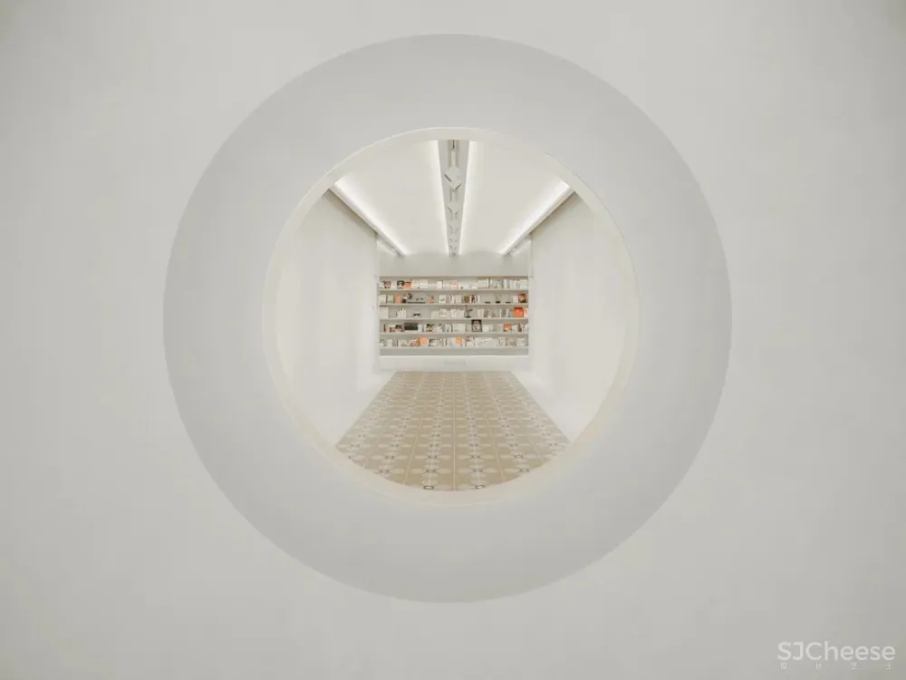 俞挺在广州高空创造出「抽象的港口城市」:一处让人大彻大悟的图书馆