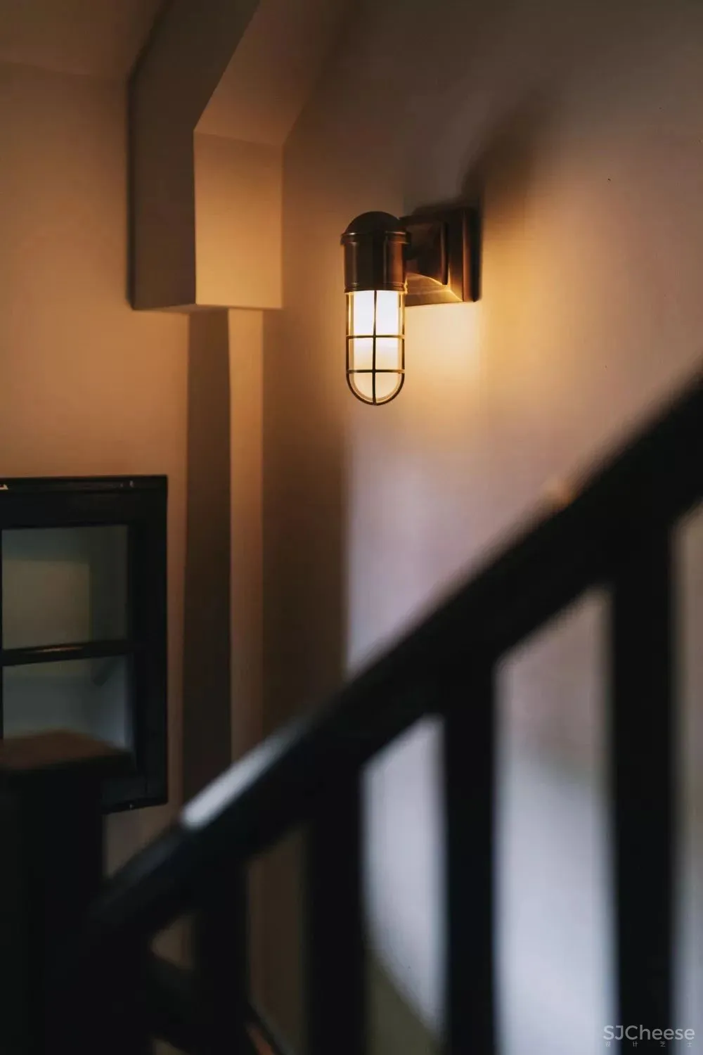 谢柯-既下山·重庆生活的复杂和冲突,都在这间院落“缴械投降”!