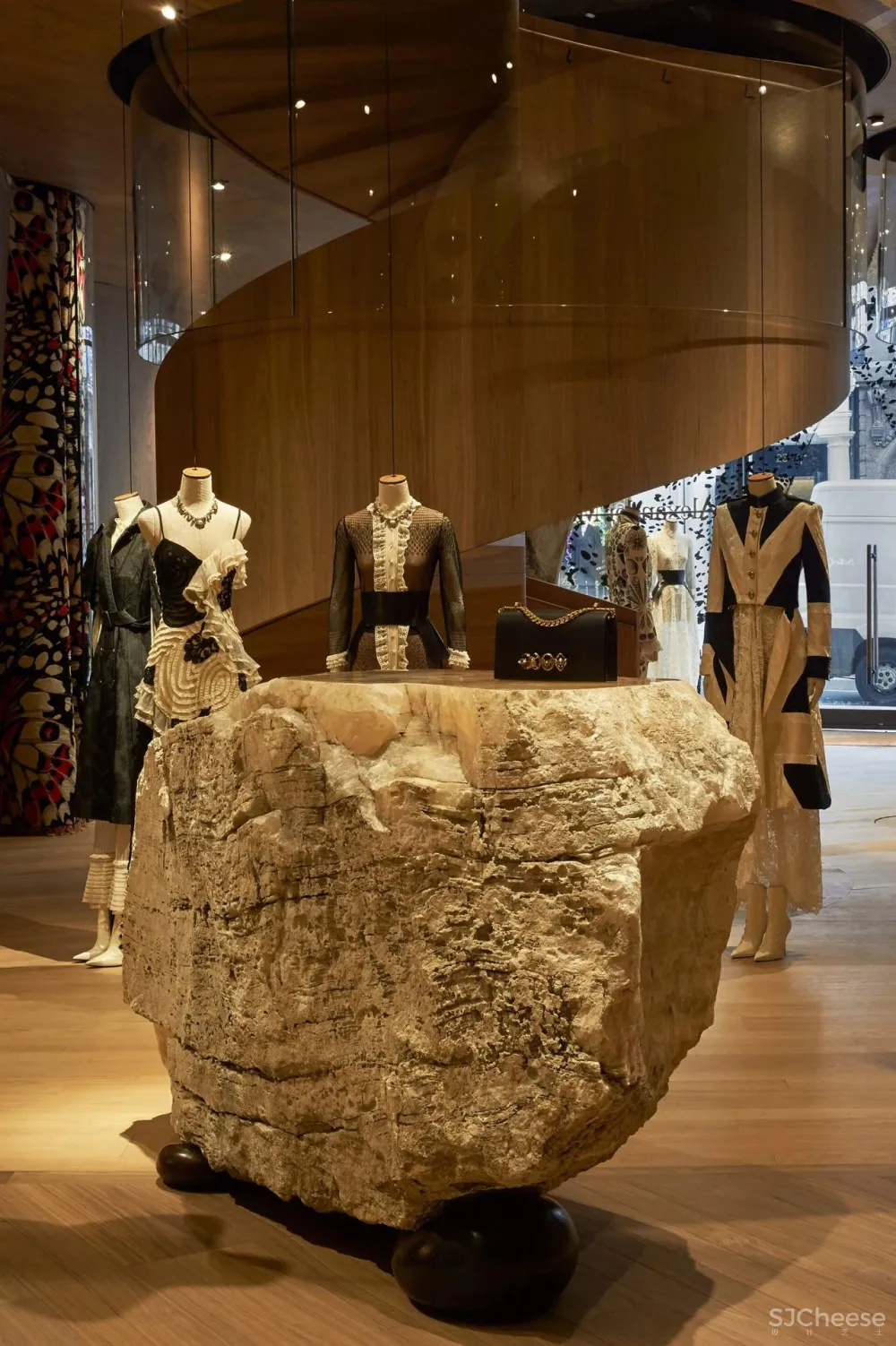 Alexander McQueen 的旗舰店,灵感竟源于一栋乡下房子!