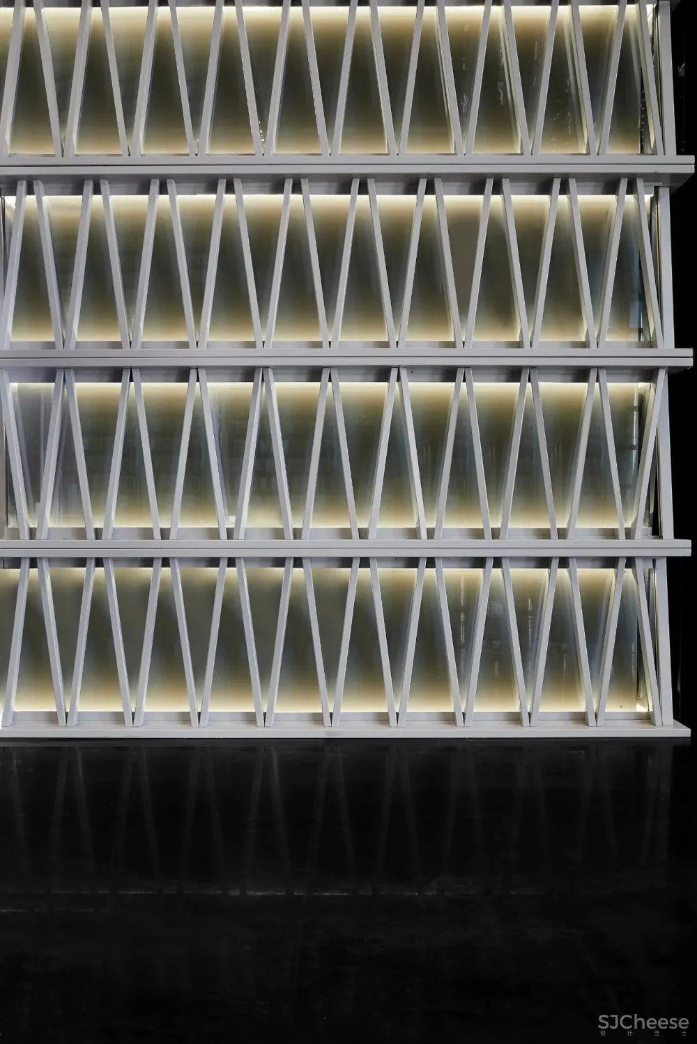 在镜像世界中寻找自己【绿地金茂国际金融中心售楼处】