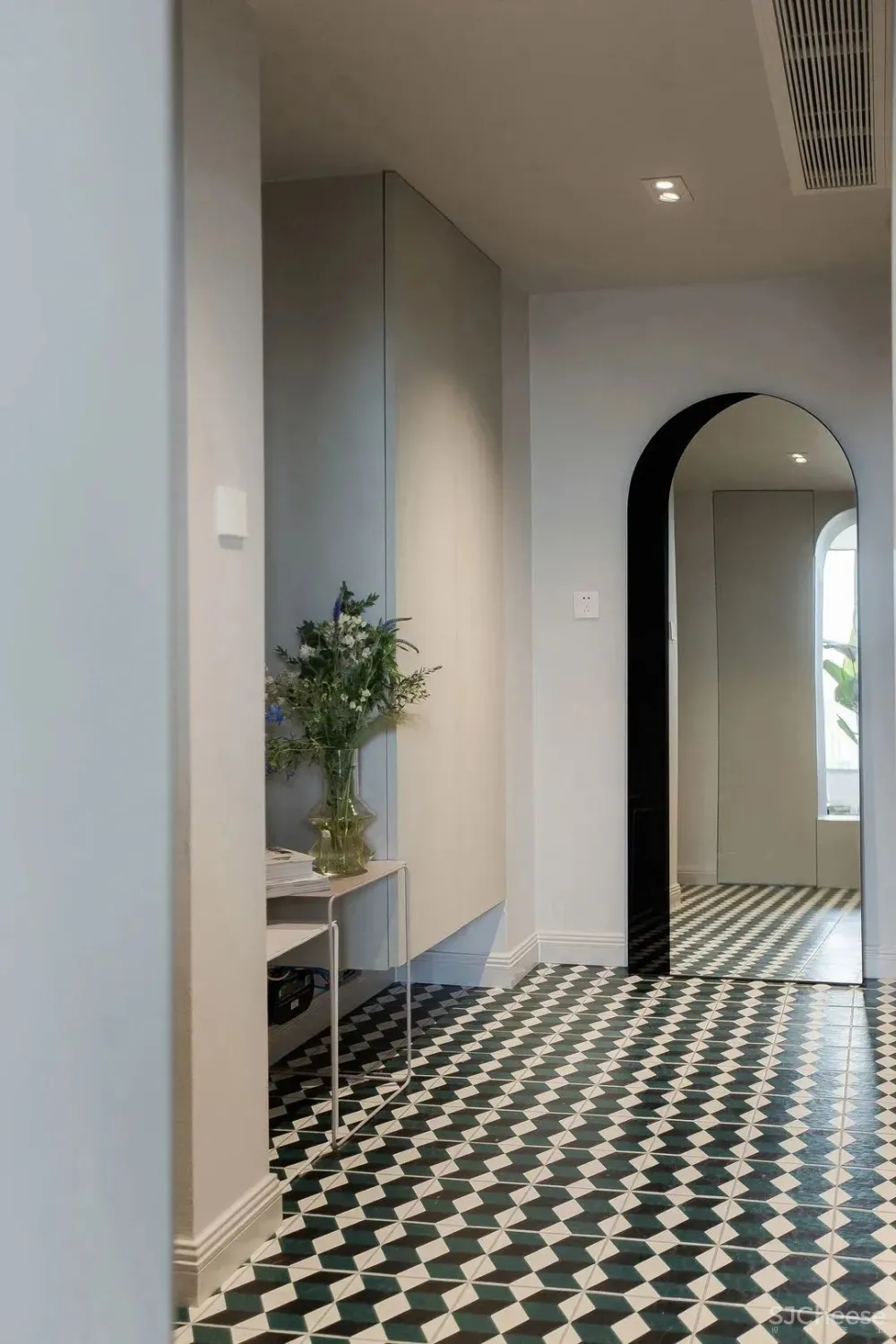 175㎡“职住一体”的家,旋转楼梯融入法式风情,装出大宅气度 吾隅设计