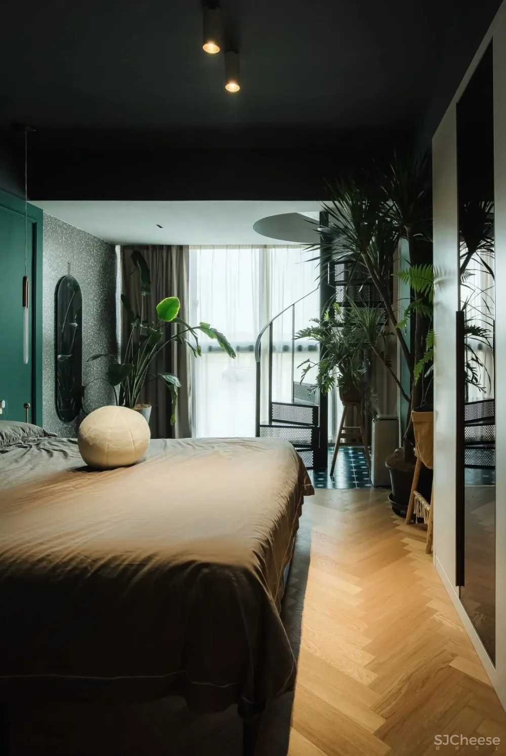 80后丁克夫妻的100㎡两室，颜值美炸！花砖、绿植，住-租一体，还有两狗子……