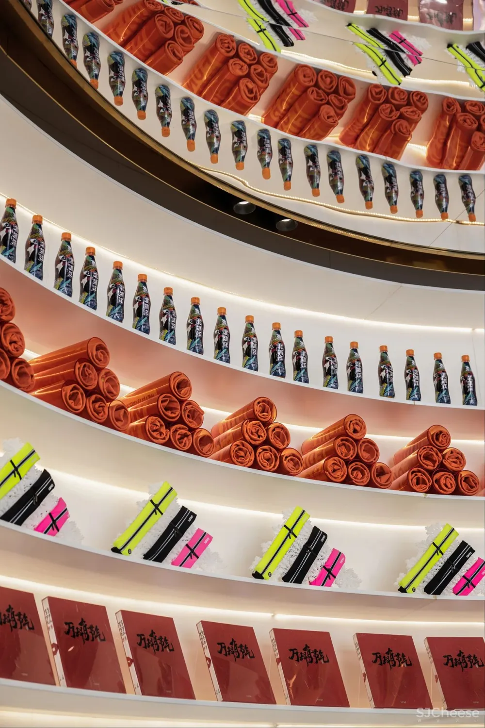 CLV×万科：色彩梦幻联动，打造都市中的“天真避难所”!