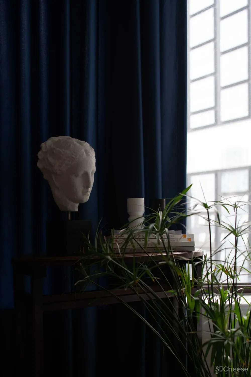 2人居的217㎡复古大宅,其中200㎡给7只猫住?