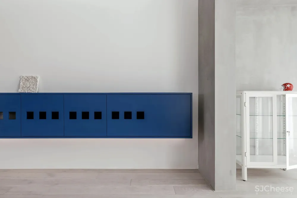 让两个女儿赤脚奔跑的家，140㎡浅色三室纯净通透，极简软装，倍感高级！