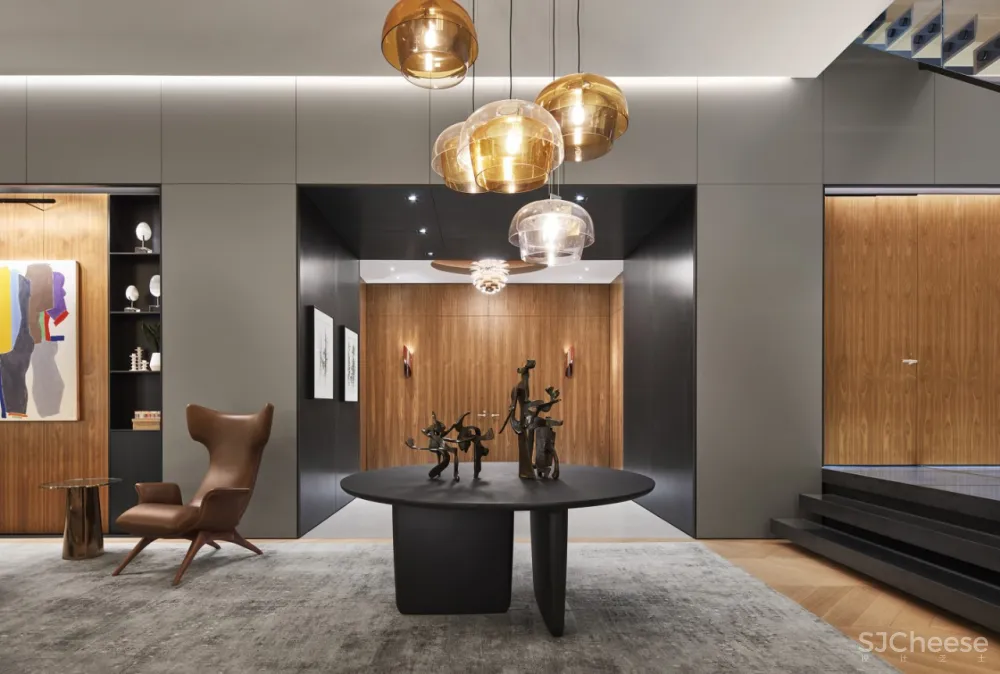 590㎡的顶层公寓,奢华也可以是一种 LOFT 范儿