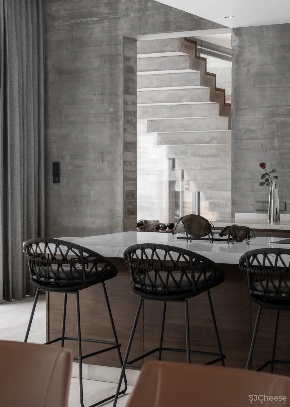 1500㎡ 全混凝土别墅,用木纹呈现永不褪色的质感