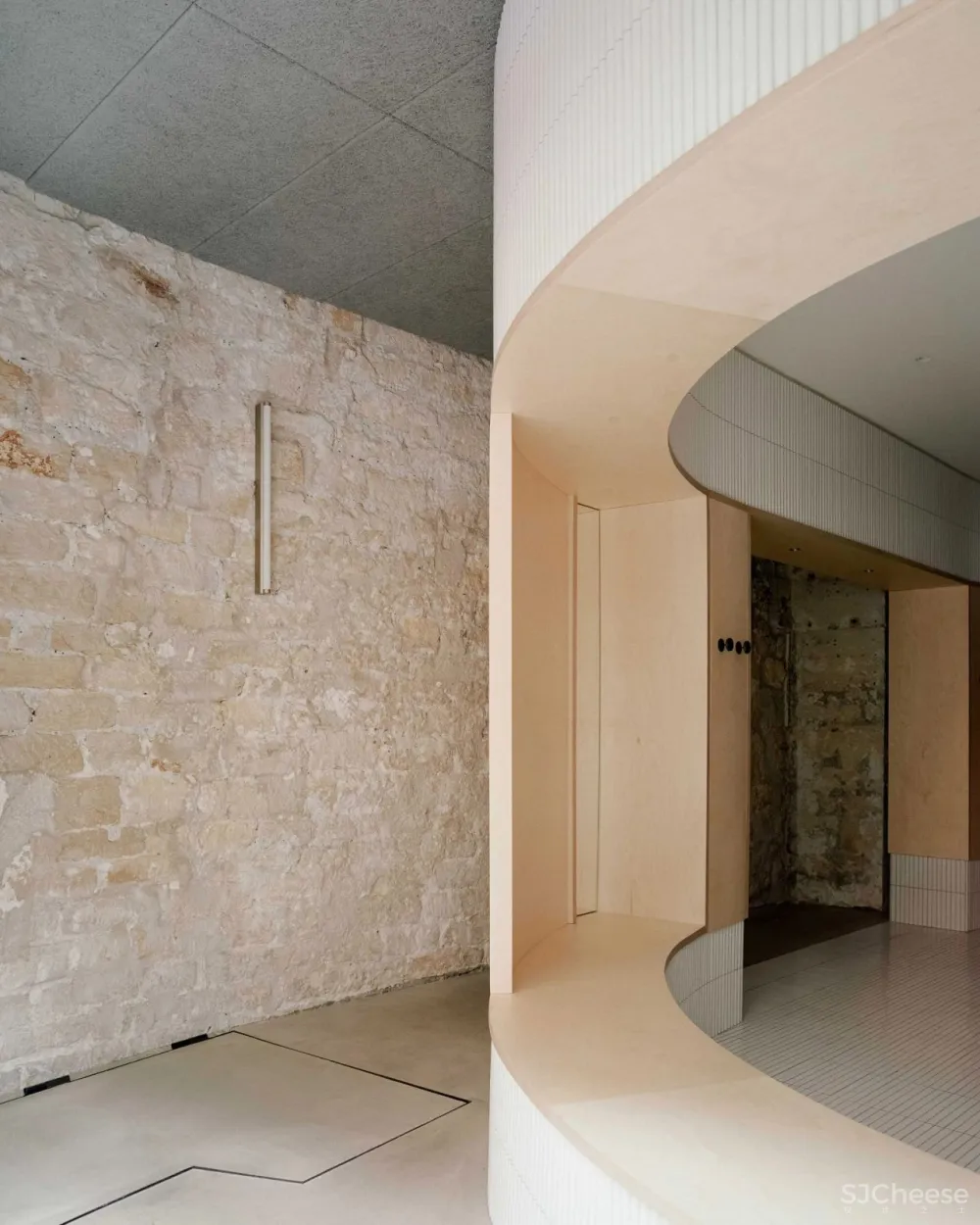 Neri＆Hu在巴黎餐厅Papi中保留了陈旧的细节