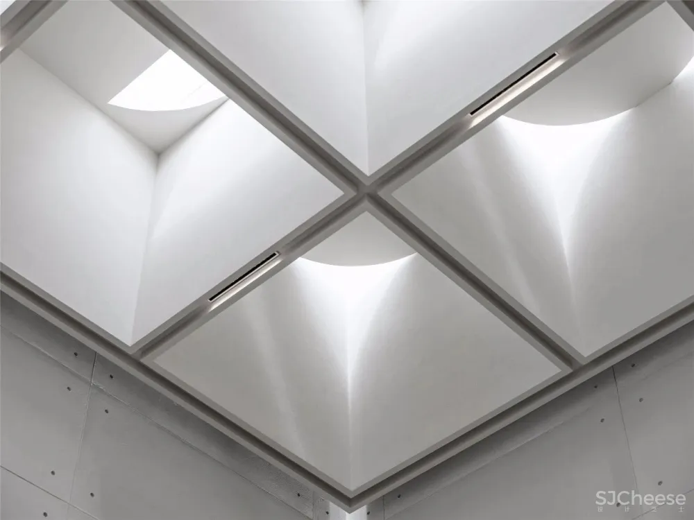 LIA INTERIOR DESIGN 里约设计丨云深月里