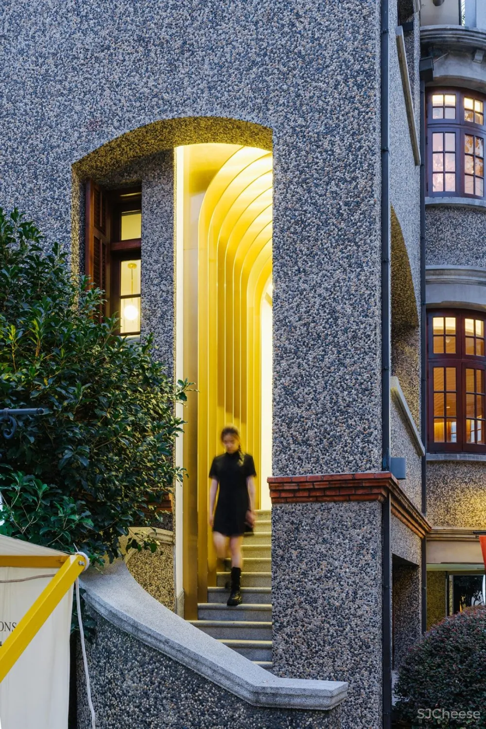 双子座俞挺的两个新作:一座妖的乐园、一个文学爱好者的客厅