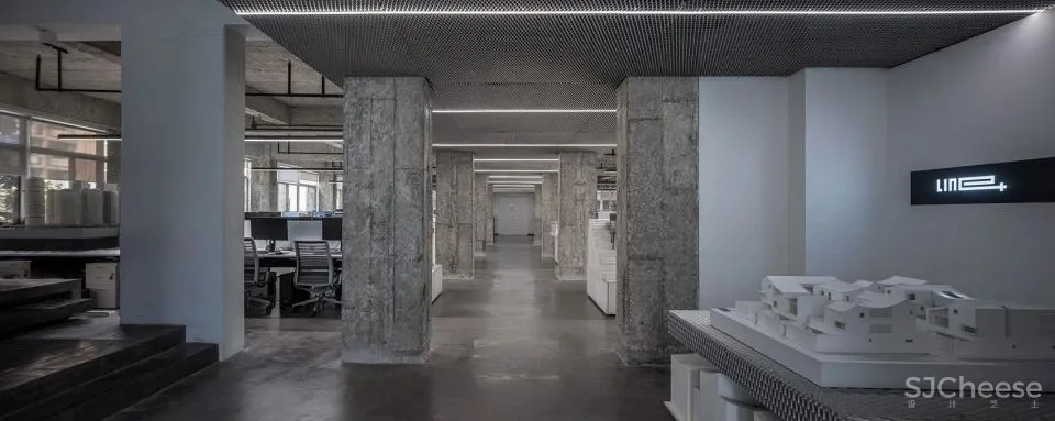 生长的黑盒子 办公空间改造设计