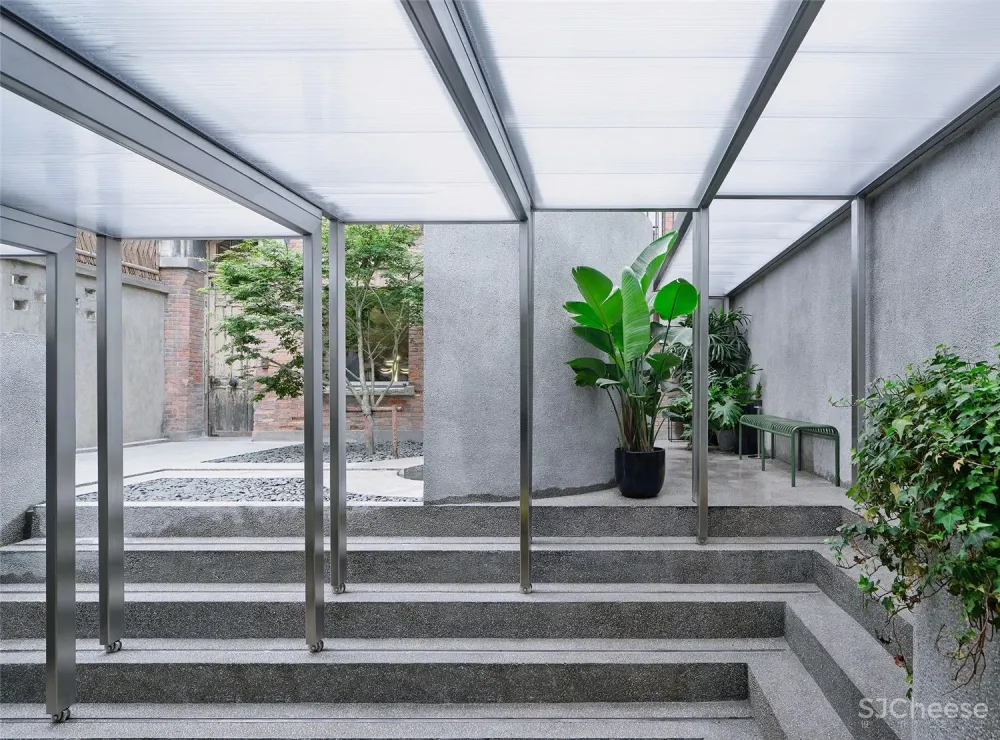 1936年的上海法式洋房改造而成的办公空间