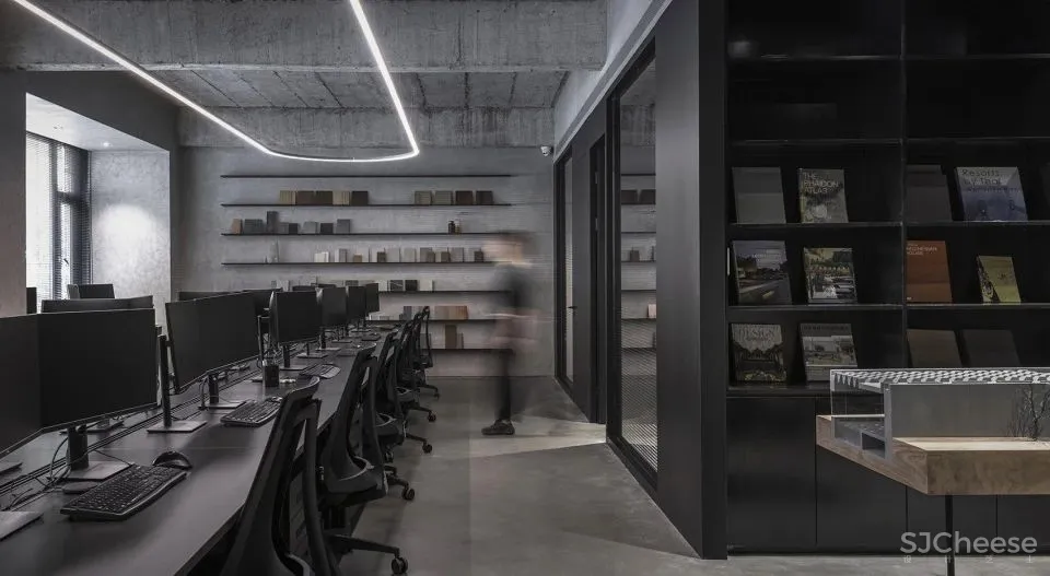 生长的黑盒子 办公空间改造设计