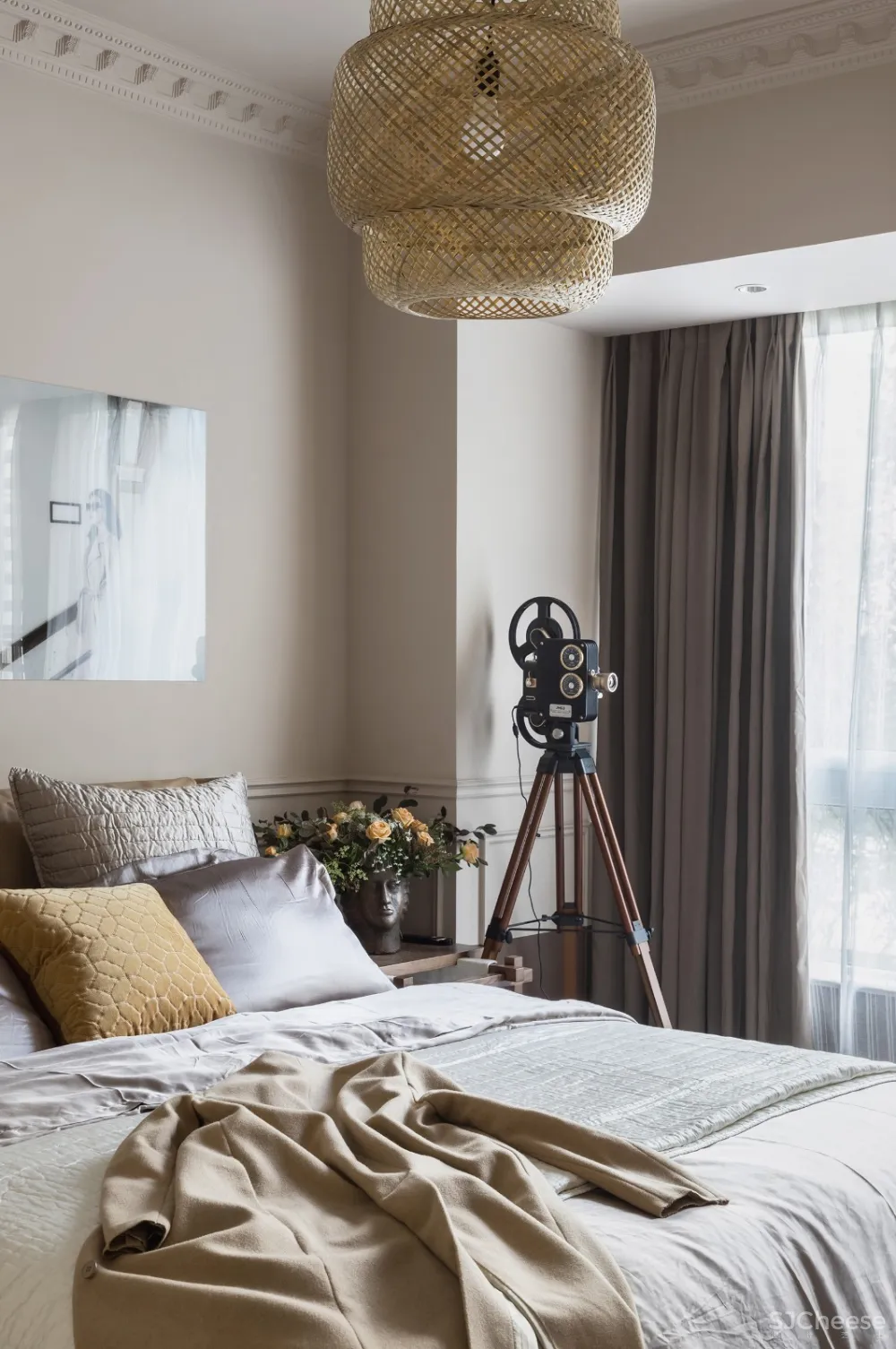 满满艺术复古风,她的家装扮得戏剧感十足!