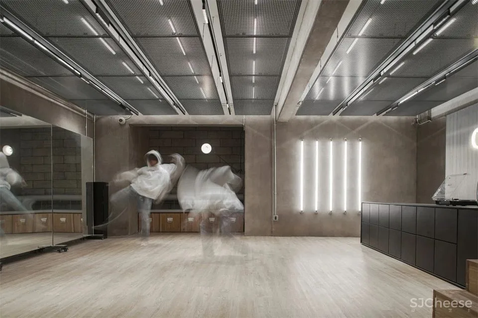 在矿井中发掘有趣的事物 武汉 COZMINE线下集合店 外物 WHY WOULD