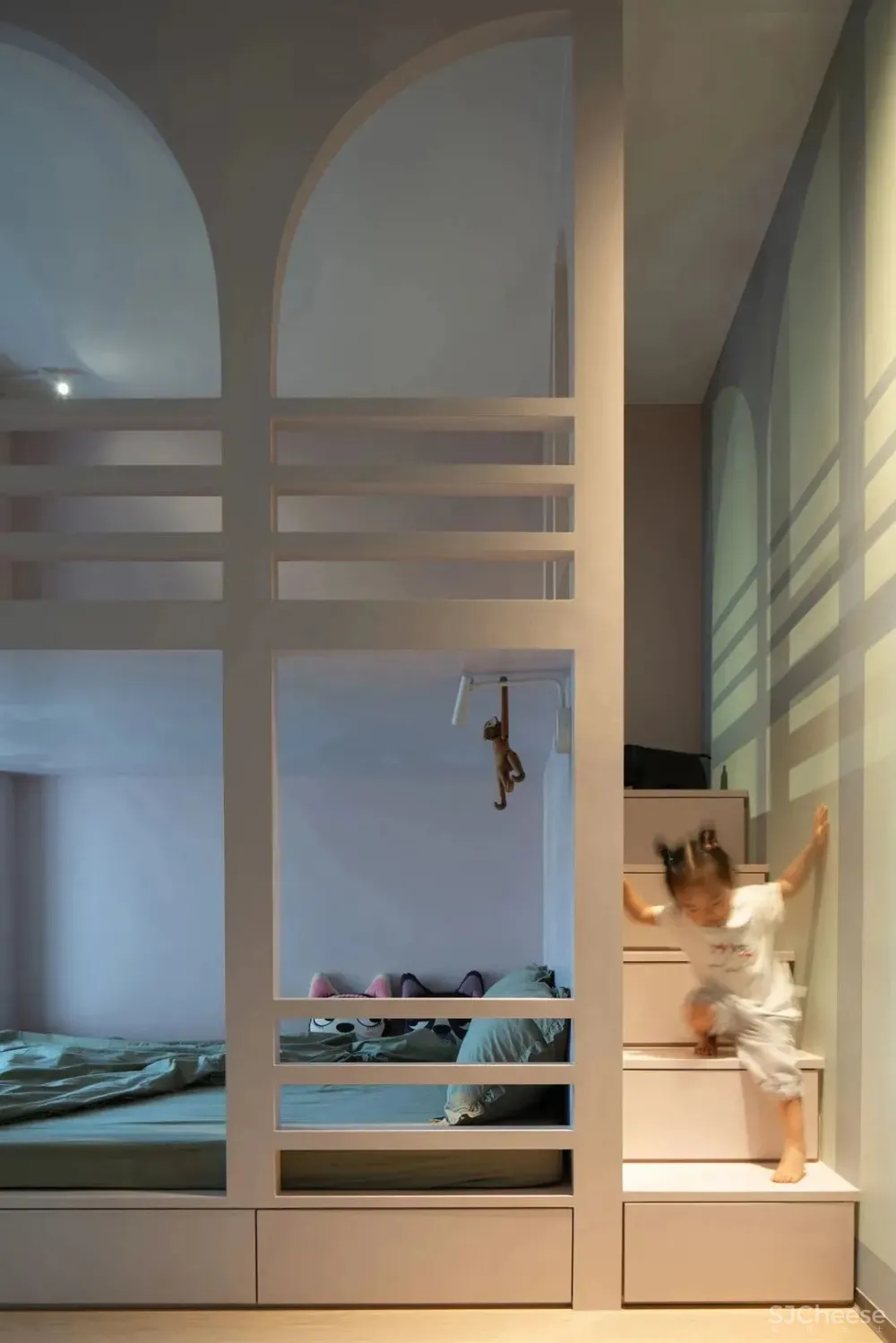 拆除楼梯隔墙,卧室并入客厅,117㎡暗室变身质感慵懒家 未見空间美学