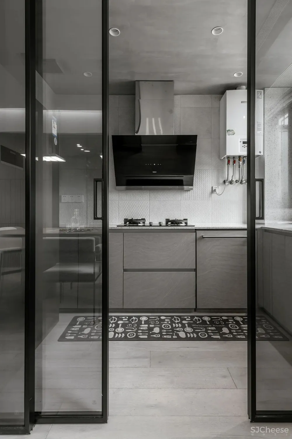 让两个女儿赤脚奔跑的家，140㎡浅色三室纯净通透，极简软装，倍感高级！