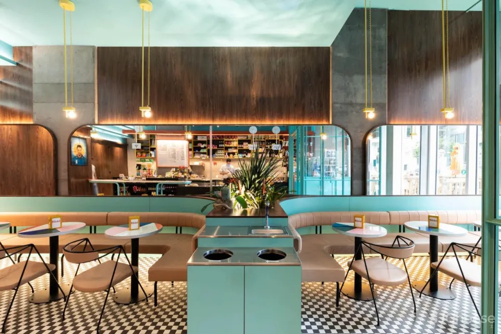 Caffettiera Caffé Bar in Montréal by Ménard Dworkind.