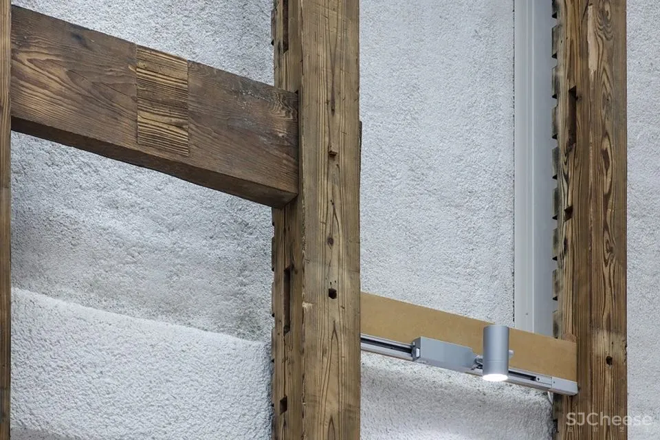 New Balance 
日本T HOUSE